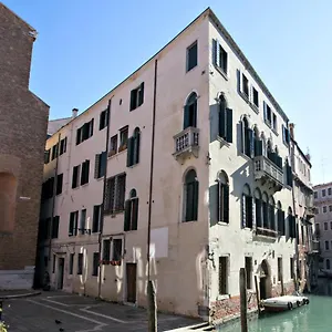 ** Aparthotel Ca' Foscolo Italia